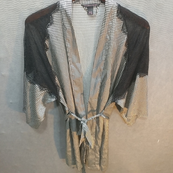 Victorias Secret Open Doily Shoulder Rayon Cardiga - Picture 1 of 8